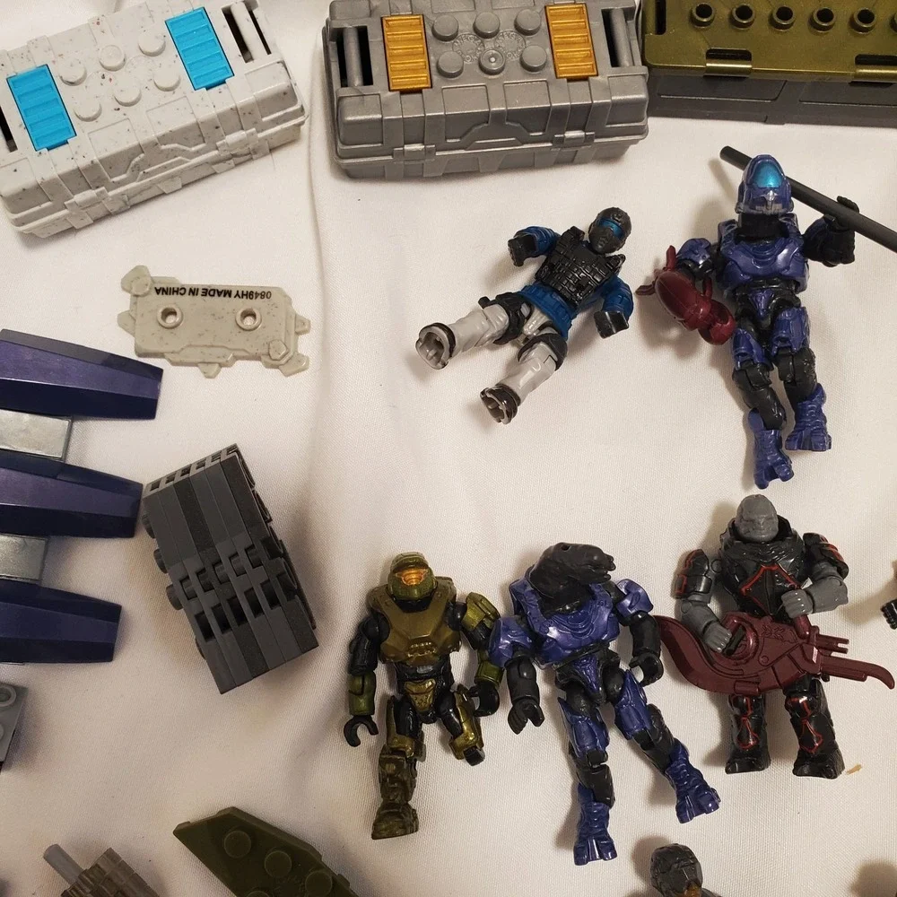 Halo Mega Bloks Construx Lot with Mini Figures Accessories Weapons